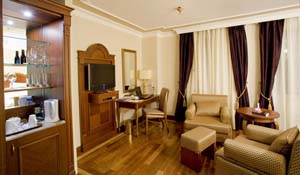 Deluxe twin with private facilities, and breakfast